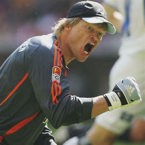 Oliver Kahn agresszív gesztusa a pályán