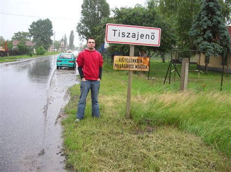 Focipálya Szolnok megyében naplementekor