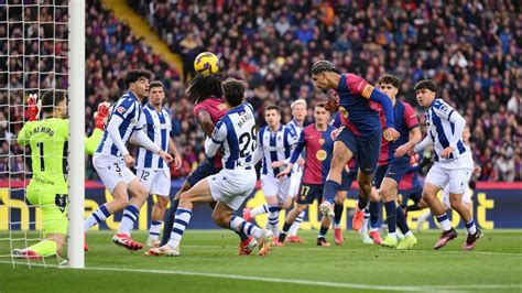 FC Barcelona és Real Sociedad játékosok a pályán