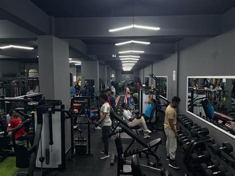 A Mecca Gym belső tere modern gépekkel