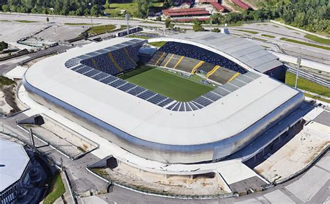 A Friuli Stadion (Dacia Arena) külső nézete