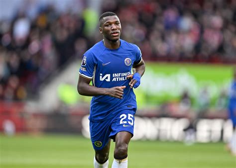 Moises Caicedo, a Chelsea középpályása gólörömében