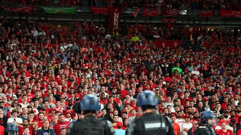 Liverpool szurkolók Isztambulban a 2005-ös BL döntőn