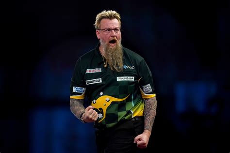 Phil Taylor és Simon Whitlock a PDC döntőben