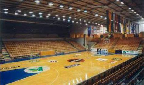 Az Alba Regia Sportcentrum belső nézőtere és pályája