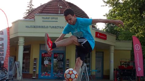 Fiatal focista freestyle trükköt mutat be