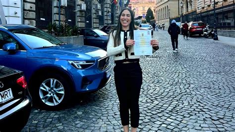 Asma Elghaoui a román állampolgárságot igazoló okmánnyal