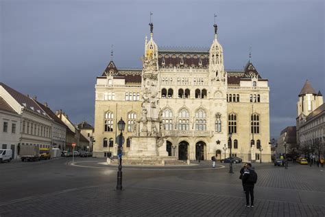 A felújított toronyépület látképe