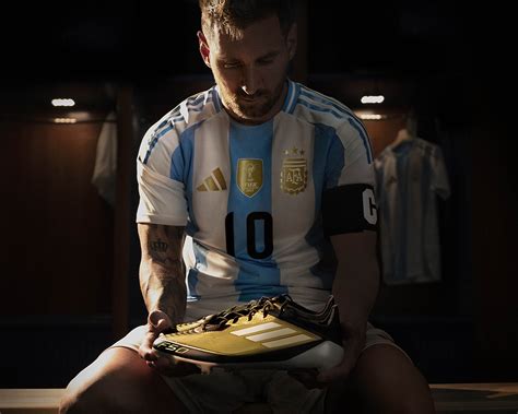 Lionel Messi Adidas focilabda