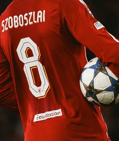Támadó és védekező taktikák a futballban