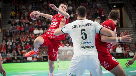A Tatabánya és a Veszprém játékosai az NB I mérkőzésen
