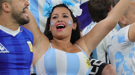 Argentin szurkolók a stadionban