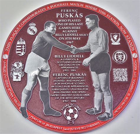 Puskás Ferenc és Billy Liddell emléktáblája a liverpooli South Parkway vasútállomáson