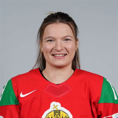 Odnoga Lotti jégkorongozó akcióban