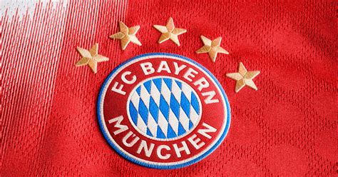 FC Bayern München és Paris Saint-Germain FC logók