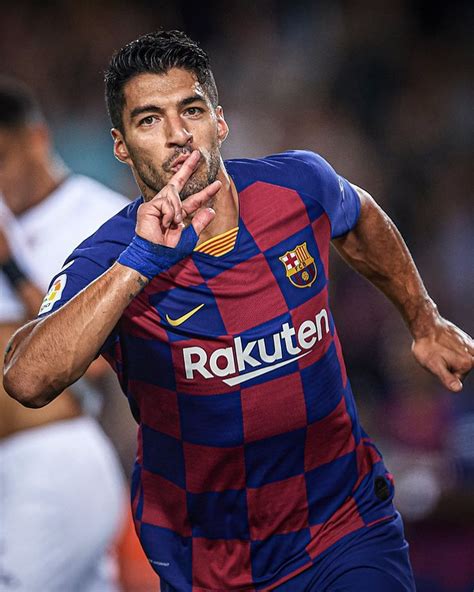 A Barcelona játékosai ünneplik Luis Suárez gólját a 2015-ös döntőben