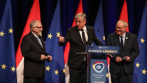 Az MLJT elnökségének tagjai egy hivatalos rendezvényen