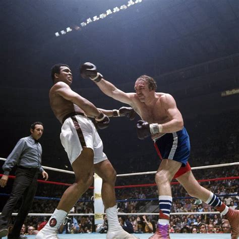 Muhammad Ali és Chuck Wepner a ringben