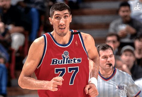 Gheorghe Muresan, a 231 cm magas román center