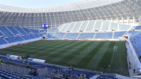 A Craiova stadion átlátszó homlokzata és tetőszerkezete