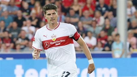 Mario Gomez a VfB Stuttgart mezében a visszatérése után
