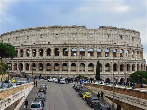 Róma látképe a Colosseummal