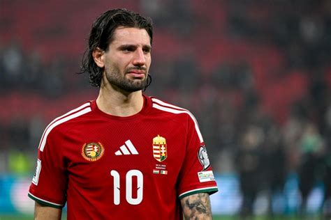 Szoboszlai Dominik a magyar válogatott mezében, akció közben