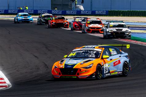TCR dobogós ünneplés
