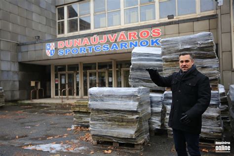 Dunaújvárosi sportcsarnok felújítása