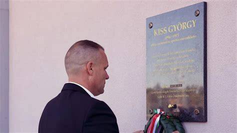Emléktábla leleplezése a győri sportoló, Kiss György tiszteletére
