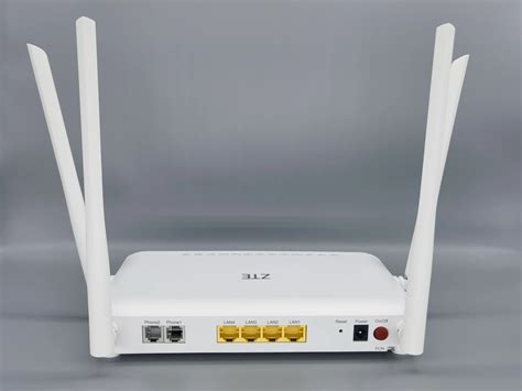ZTE router hátulnézete LAN portokkal és reset gombbal