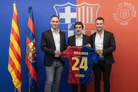 A BioTechUSA és az FC Barcelona partnerségét jelképező logók