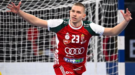 Máthé Dominik átlövés közben
