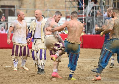 A firenzei calcio játékosainak felállása