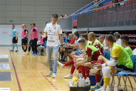 A PTE PEAC felnőtt csapata egy mérkőzés előtt