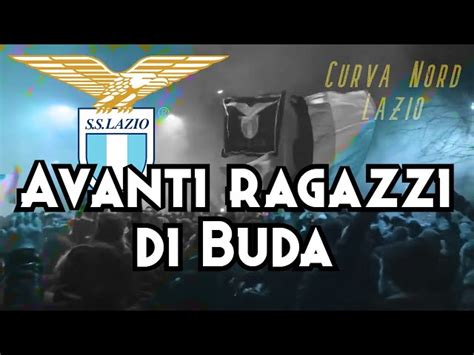 Lazio szurkolók éneklik az Avanti ragazzi di Buda dalt