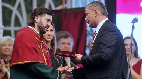 Az Apáról Fiúra Sétány falfestése