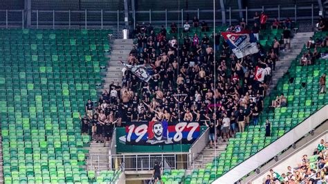 CSZKA szurkolók usankában a Groupama Arénában
