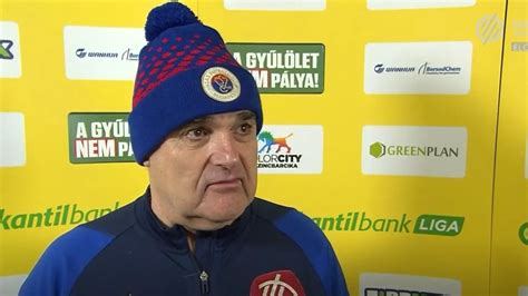 Pintér Attila edzőként a pálya szélén