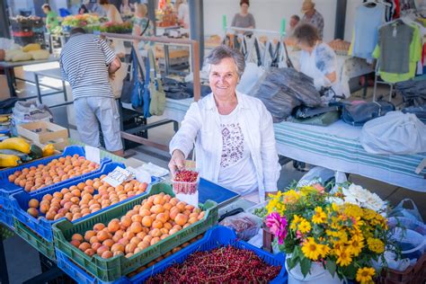 A rosztovi Központi piac forgataga és helyi termékek