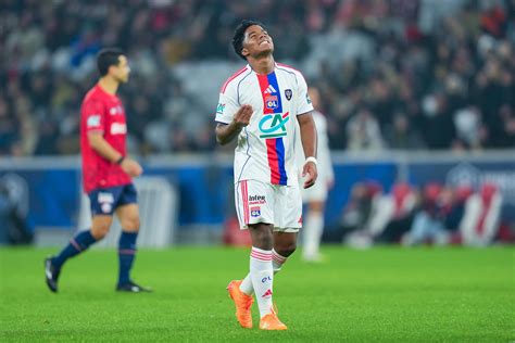 Endrick, a Lyon brazil támadója gólöröm közben