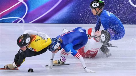 Short track gyorskorcsolyázók a rajtnál