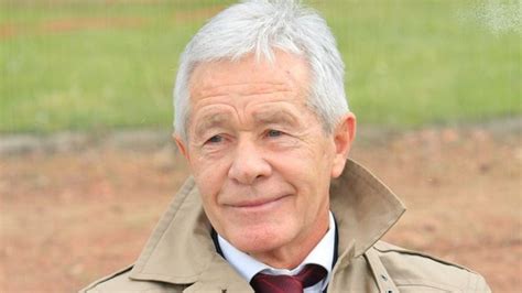 Dr. Mezey György taktikai utasításokat ad a kispadnál