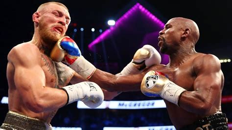 Floyd Mayweather Jr. ünnepli a győzelmét Conor McGregor ellen