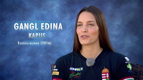 Gangl Edina véd egy lövést