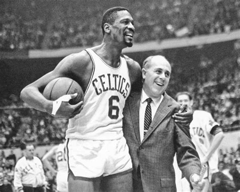 Red Auerbach és Bill Russell ünneplik a bajnoki győzelmet