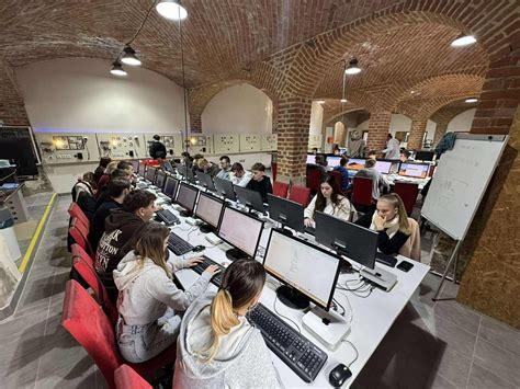 Diákok csoportos munka közben