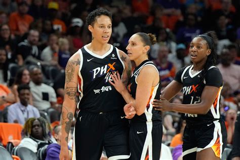 Diana Taurasi, Brittney Griner és Alba Torrens portréja