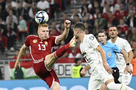 Tamás Gyula, a magyar válogatott kapusa akcióban