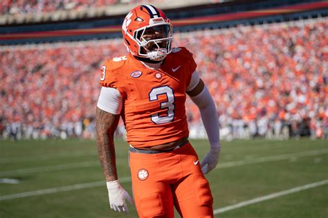T.J. Parker, a Clemson Tigers védőjének portréja
